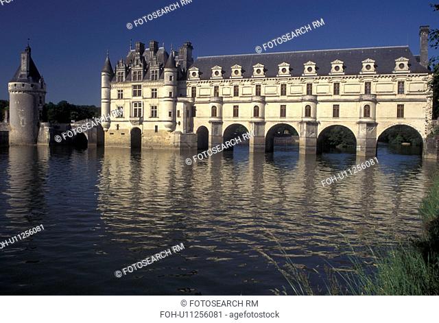 France, Loire Valley, castle, Chenonceau, Loire Castle Region, Indre-et-Loire, Europe, Reflection of 16th century Chateau de Chenonceau in the Cher River