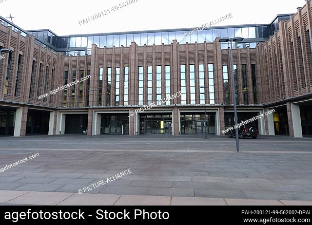 21 January 2020, North Rhine-Westphalia, Cologne: The square in front of the main entrance of the Media Group RTL is deserted because a world war bomb has to be...
