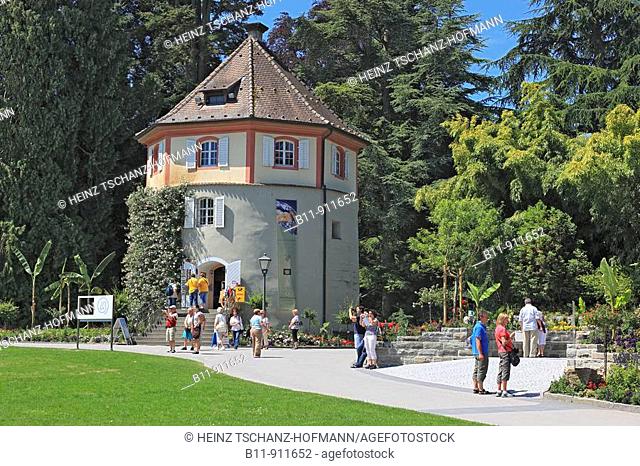 Gärtnerturm auf der Insel Mainau, Bodensee, Landkreis Konstanz, Baden Württemberg, Deutschland / Gardener's tower on Mainau Island, Lake Constance