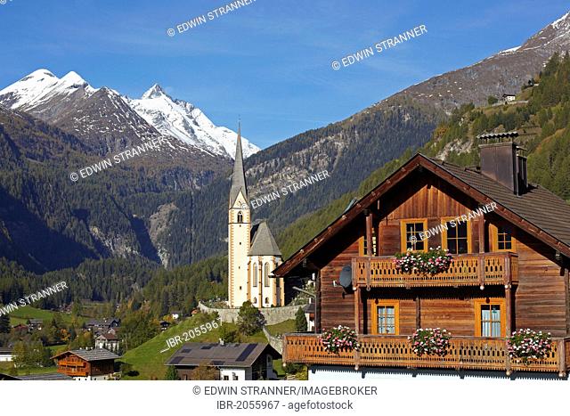 Heiligenblut, house, parish church and Mt Grossglockner, Carinthia, Austria, Europe