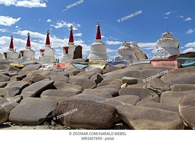Gompas beim Kloster Tikse in Ladakh, Indien