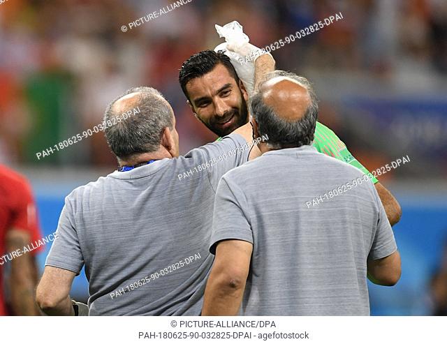 25 June 2018,  Russia, Saransk: Soccer: FIFA World Cup 2018, Iran vs Portugal, group stages, group B, 3rd matchday: Portugal's goalkeeper Rui Patricio is...