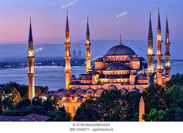 Sultan Ahmed Mosque or Blue Mosque at sunrise, Istanbul, Turkey