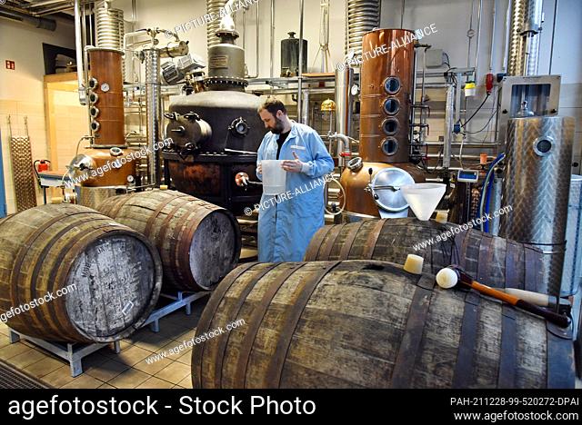 20 December 2021, Saxony-Anhalt, Zeitz: At Zeitzer Whisky Manufaktur, owner Daniel Rost works in the distillery of his small company