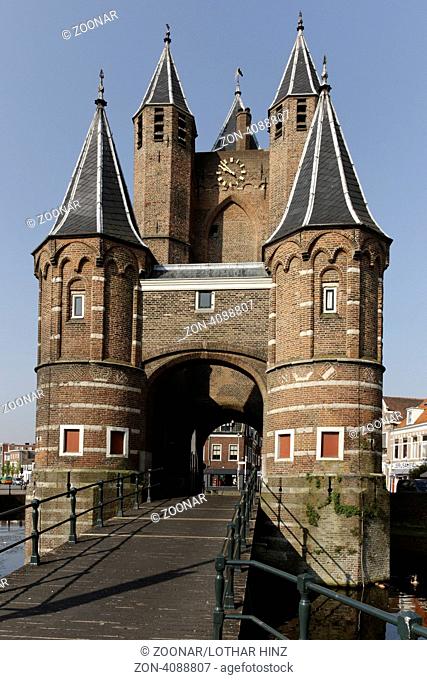 Amsterdamse Poort, Stadttor und mittelalterliche Befestigung aus dem 14. Jahrhundert, Haarlem, Nordholland, Niederlande - The Amsterdamse Poort