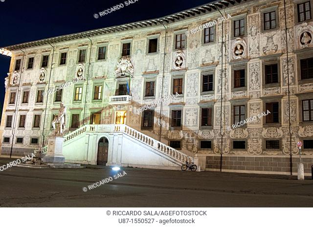 Italy, Tuscany, Pisa, Piazza dei Cavalieri, Palazzo della Carovana Scuola Normale University at Night