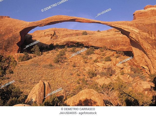 Landscape Arch, Arches Nat. Park, Utah, USA