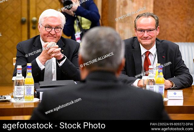 24 May 2023, Romania, Bukarest (bucure·ti): German President Frank-Walter Steinmeier (l) and Nicolae-Ionel Ciuca, Prime Minister of Romania