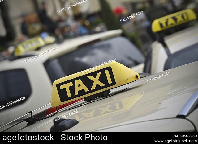 Theme image taxis. Taxi.Taxi company, 5/5/2022. - Munich/Bayern/Deutschland