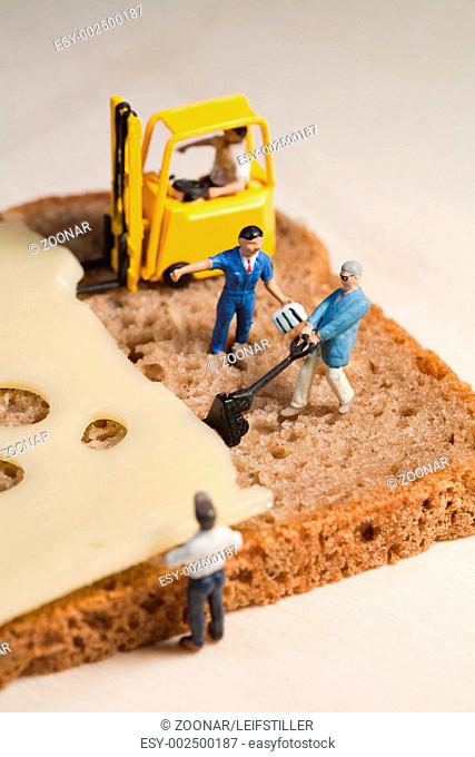Workmen figurines making a sandwich