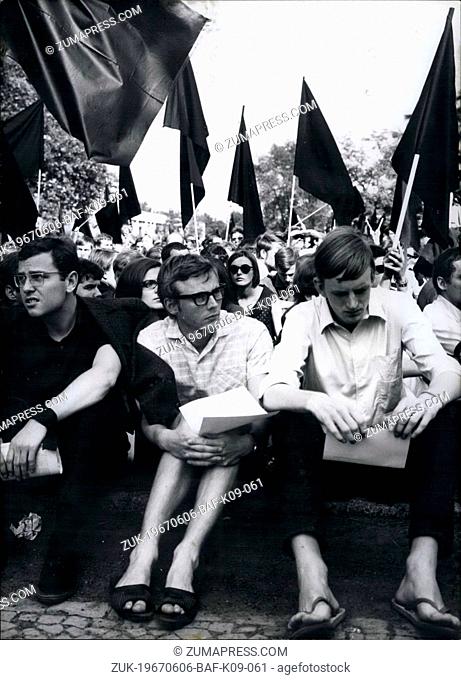 Jun. 06, 1967 - Berlin Students Mourns for Their Fellow Student: Students laid down flowers at which their fellow student Benno Ohnesorg (26) died in the night...