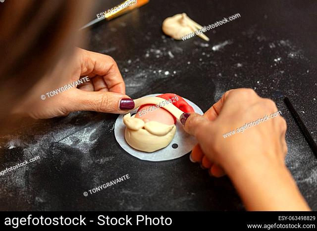 Preparation of steamed sandwich in the shape of Santa Claus