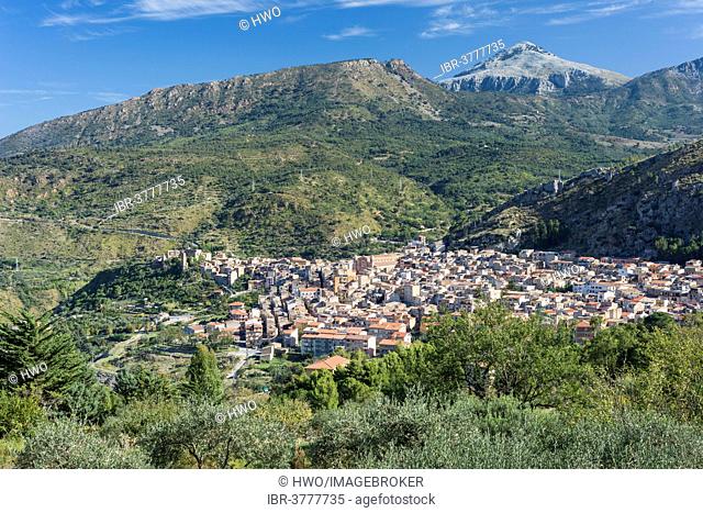 Madonie Mountains, Parco delle Madonie, Madonie Regional Natural Park, town of Collesano at front, Collesano, Sicily, Italy