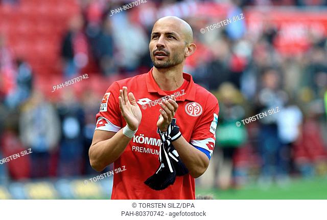 Mainz' Elkin Soto saying goodbye after the German Bundesliga soccer match between FSV Mainz 05 and Hertha BSC at Coface-Arena in Mainz, Germany, 14 may 2016