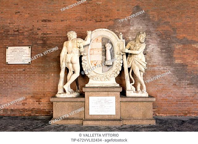 Italy, Lombardy, Cremona, the marble statue of Hercules in the Loggia dei Militi