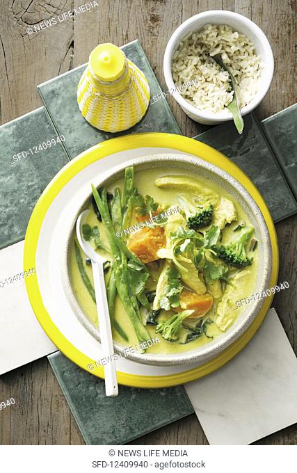 Green curry with chicken and vegetables (superfood)