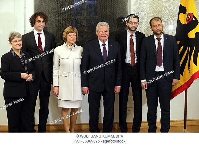 German President Joachim Gauck (3rd r) and his partner Daniela Schadt (3rd l) welcome the Alternative Nobel Prize winners (l-r) Swetlana Gannushkina (Russian...