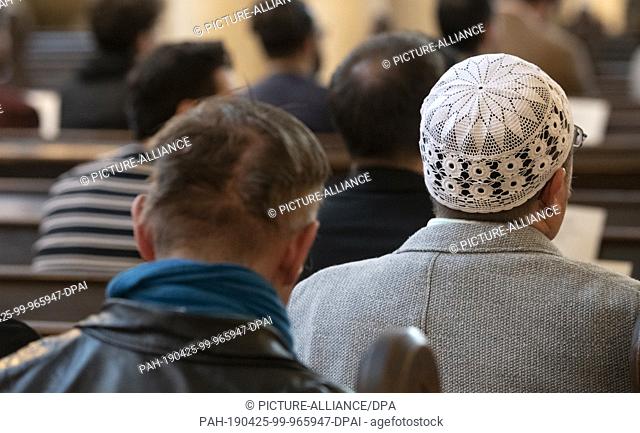 25 April 2019, Berlin: A man with a Muslim headgear takes part in the cross-religious commemoration of the victims of the terrorist attack in Sri Lanka in St