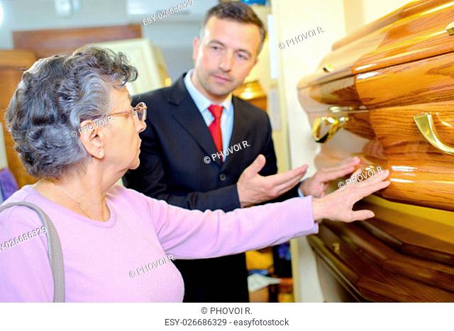 choosing a coffin