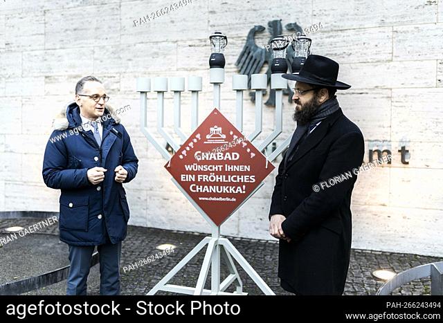 Heiko Maas (L), Executive Foreign Minister, and Rabbi Teichtal (R), together turn off two lights on the Hanukkah candlestick in front of the Foreign Office in...