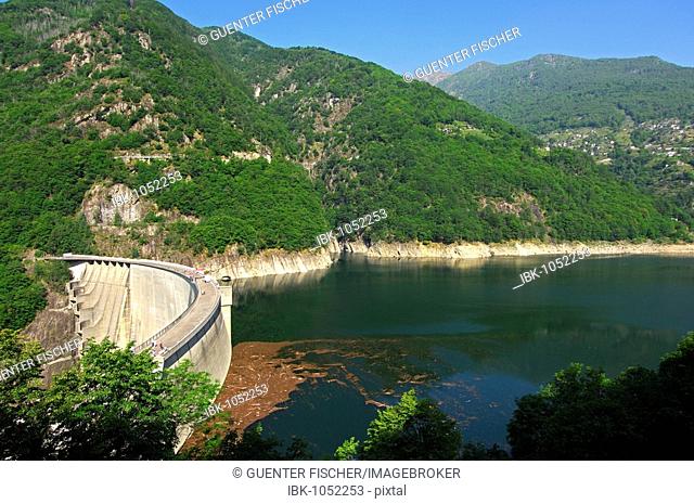 Arch dam of the Vogorno reservoir in the Valle Verzasca, Selvatica, Tessin, Switzerland, Europe