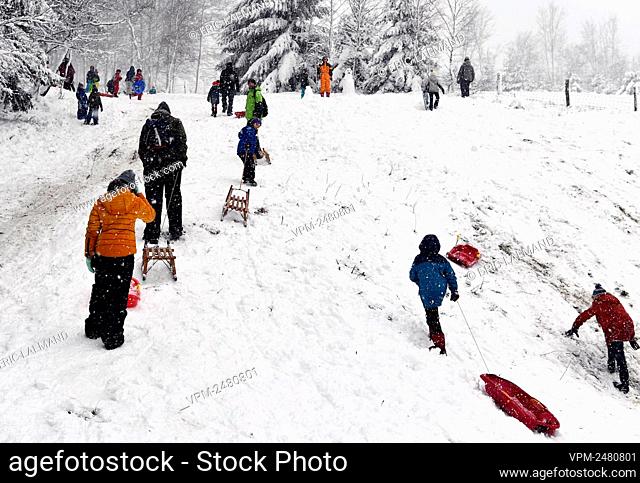 Illustration picture shows lots of people, mainly with sledges at the ski station 'Thiers des Rexhons' in Spa, Thursday 27 February 2020