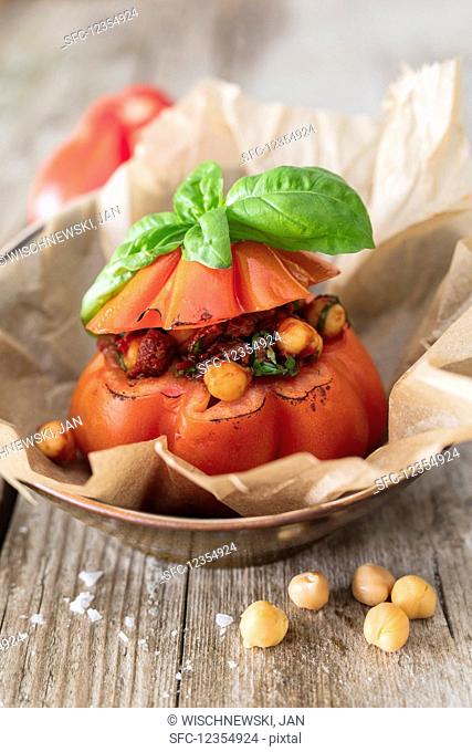 Tomatoes stuffed with chickpeas
