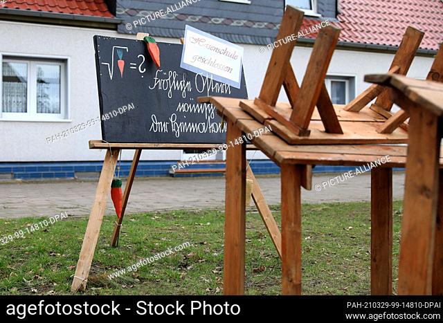 29 March 2021, Saxony-Anhalt, Lostau: ""Bunny school closed"" is written on the board of the traditional Easter bunny school
