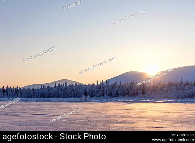 Finland, Lapland, winter, Pallastunturi, landscape with sun