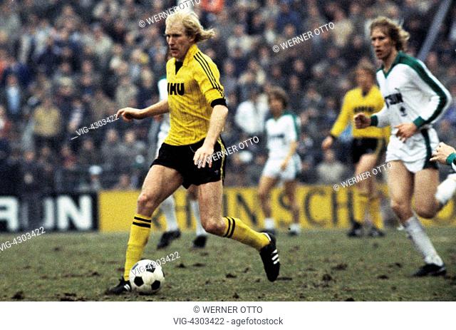football, Bundesliga, 1981/1982, Stadium am Boekelberg, Borussia Moenchengladbach versus Borussia Dortmund 0:1, scene of the match