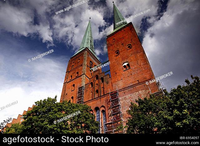Lübeck Cathedral, brick Gothic towers, UNESCO World Heritage Site Hanseatic City of Lübeck, Schleswig-Holstein, Germany, Europe