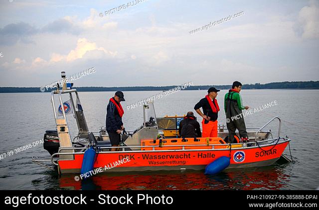 27 September 2021, Saxony-Anhalt, Arendsee: A boat from the Halle water rescue unit of the German Red Cross sails across Lake Arendsee with scientists