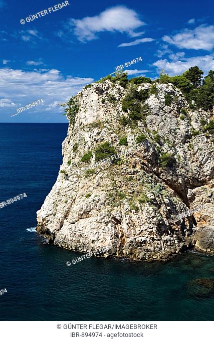 Steep rocky coastline at Dubrovnik, Ragusa, Dubrovnik-Neretva, Dalmatia, Croatia, Europe