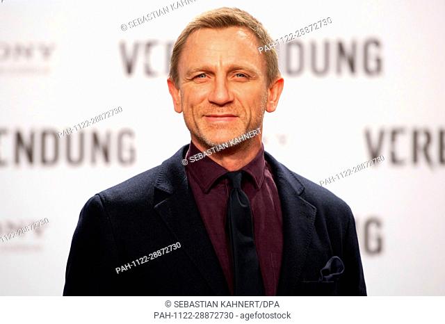 British actor Daniel Craig attends the German premiere of his new film 'The Girl with the Dragon Tattoo' at the CineStar Sony Centre in Berlin, Germany