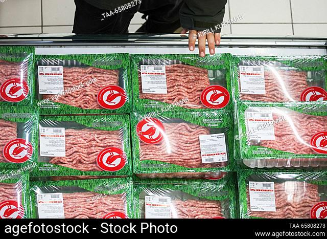 RUSSIA, NOVOSIBIRSK - DECEMBER 16, 2023: Minced meat is on sale in an Auchan hypermarket. Kirill Kukhmar/TASS