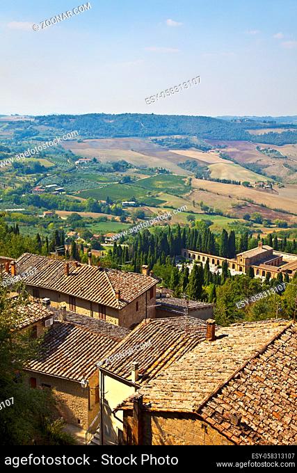 Schönes Landschaftspanorama in der Toskana bei Montepulciano, Italien