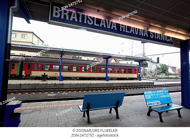 Der Bahnhof von Altstadt von Bratislava der Hauptstadt an der Donau in der Slowakei in Osteuropa
