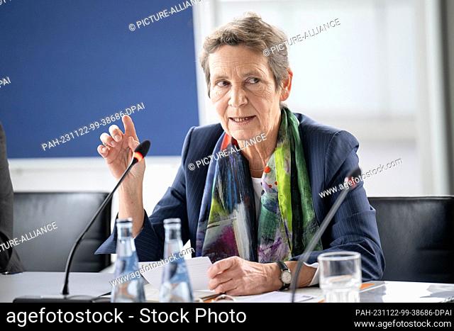 22 November 2023, Bremen: Bettina Sokol, President of the Court of Audit of the Free Hanseatic City of Bremen, presents the special report on the financial...