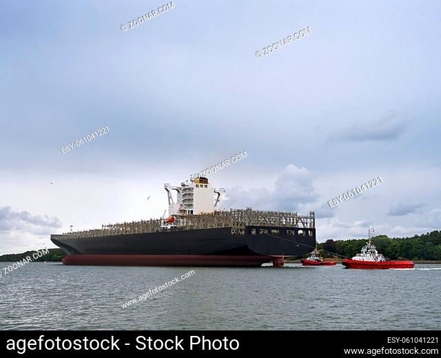 empty container ship, cargo ship with escort