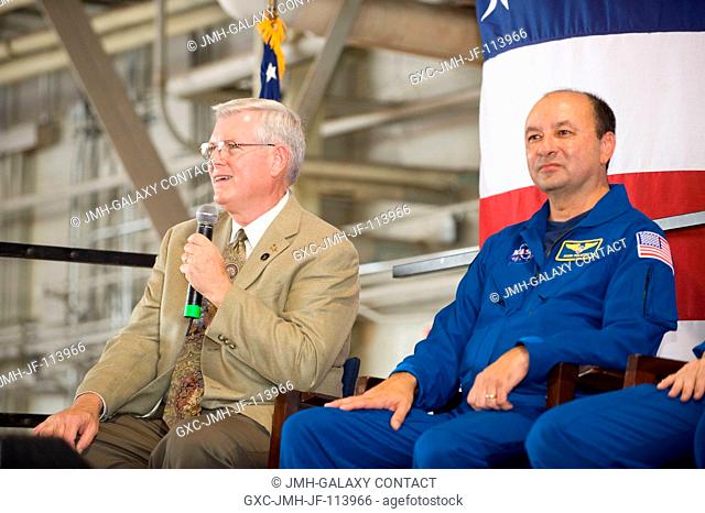 NASA's Johnson Space Center (JSC) director Michael L. Coats addresses a large crowd of well-wishers at the STS-127 crew return ceremony on Aug
