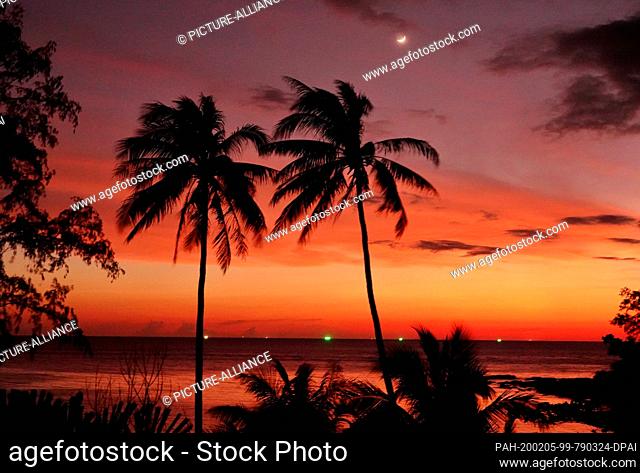 30 October 2019, Thailand, Ko Kood: Sunset off the coast at the Gulf of Thailand. Photo: Soeren Stache/dpa-Zentralbild/ZB. - Ko Kood/Kick/Thailand