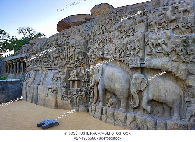 India, Tamiol Nadu State, Mamallapuram City, Rock-cut architecture, Ajuna's Pennance, W.H
