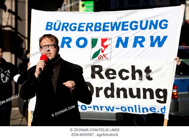 Markus Wiener von der rechtextremen Vereinigung Pro-Koeln, haelt auf einem Aufmarsch der ebenfalls rechtsextremen Vereinigung Pro-NRW in Wuppertal eine Rede