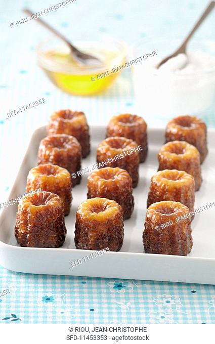 Canneles with honey
