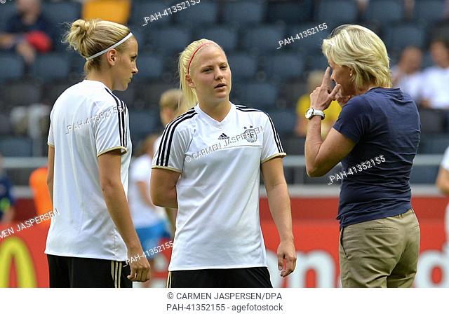 Coach Silvia Neid (R-L) of Germany speaks with her player Leonie Maier and Jennifer Cramer before the UEFA Women«s EURO 2013 final soccer match between Germany...