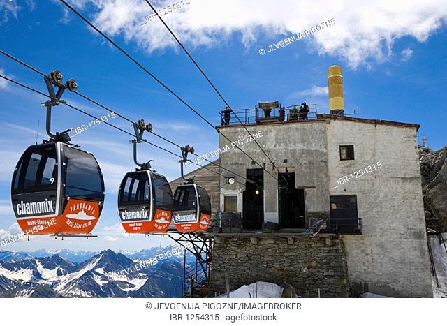 Cable cars from Aiguille du Midi to Punta Helbronner, Funivie Monte Bianco, Mont Blanc Funicular, Mont Blanc Massif, Alps, Italy, Europe