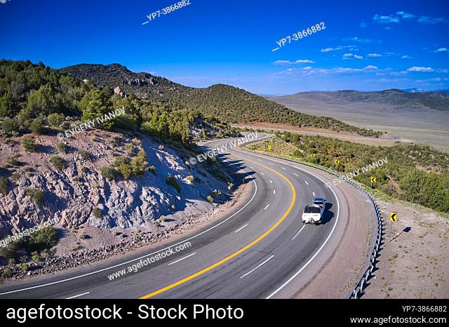 Curving road in Showalter Mountain, USA