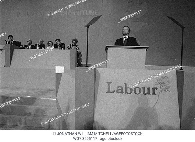 UK Brighton -- Sep 1993 -- Labour Party MP Robin Cook ( 1946 - 2005 ) gives a speech at the Labour Party Conference in Brighton in 1993 -- Picture by Jonathan...