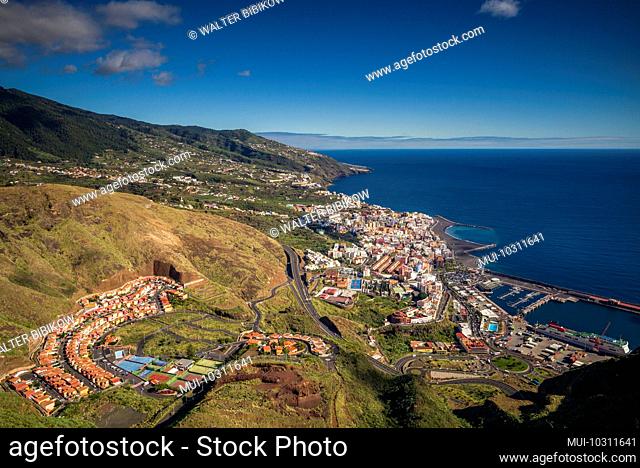 Spain, Canary Islands, La Palma Island, Santa Cruz de la Palma, elevated view from the Mirador de la Conceptcion