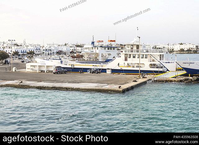 Paros, Greece 2023, Antiparos harbor, harbor, town, village, city, . - Antiparous/Griechenland